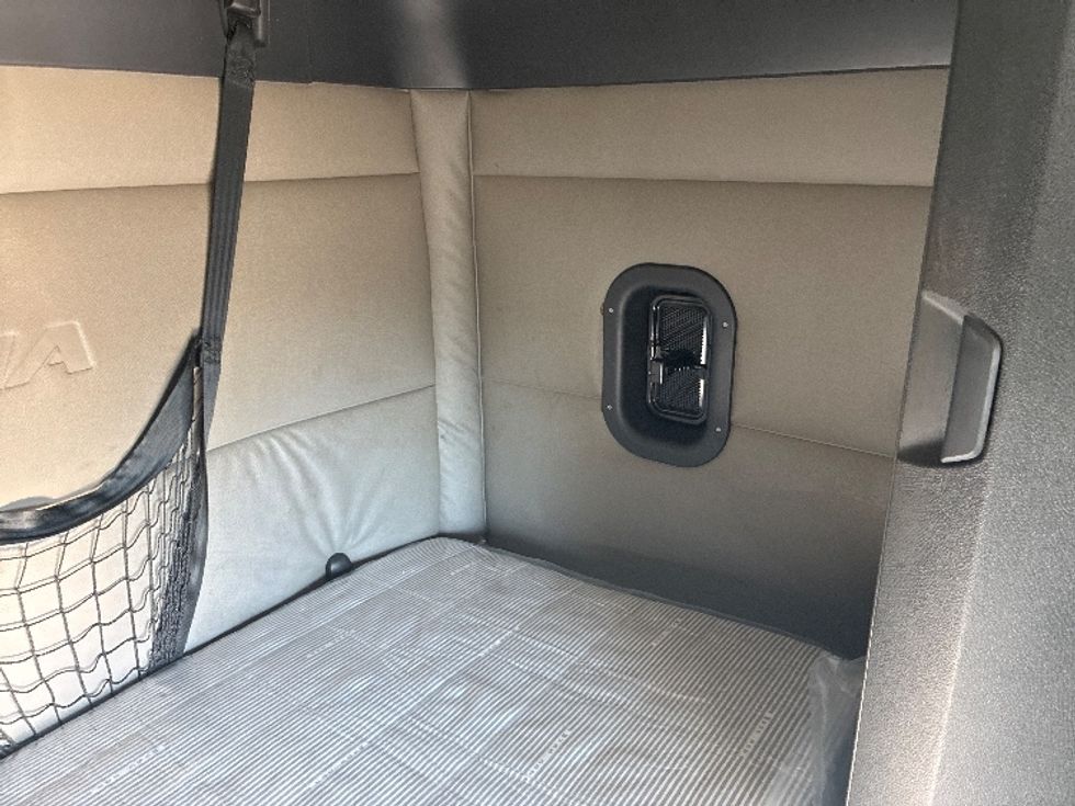 Sleeper Tractor-Heavy Duty Tractors-Freightliner-2020-T12642ST-Greenville-SC-577,584\n\t\tmiles-$ 46,250 - Image 18