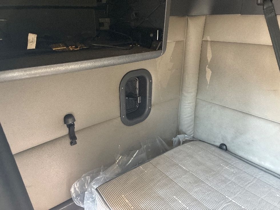 Sleeper Tractor-Heavy Duty Tractors-Freightliner-2020-T12642ST-Greenville-SC-577,584\n\t\tmiles-$ 46,250 - Image 19