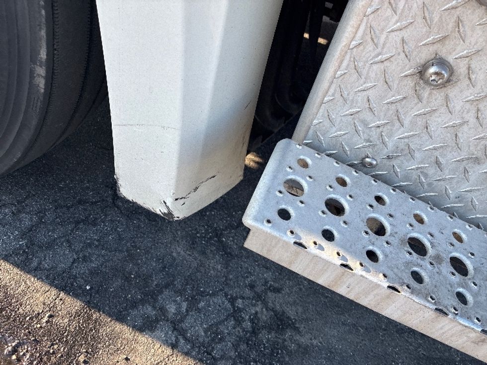 Sleeper Tractor-Heavy Duty Tractors-Freightliner-2020-T12642ST-Greenville-SC-577,584\n\t\tmiles-$ 46,250 - Image 24