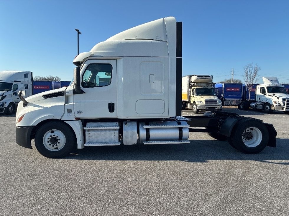 Sleeper Tractor-Heavy Duty Tractors-Freightliner-2020-T12642ST-Greenville-SC-577,584\n\t\tmiles-$ 46,250 - Image 4