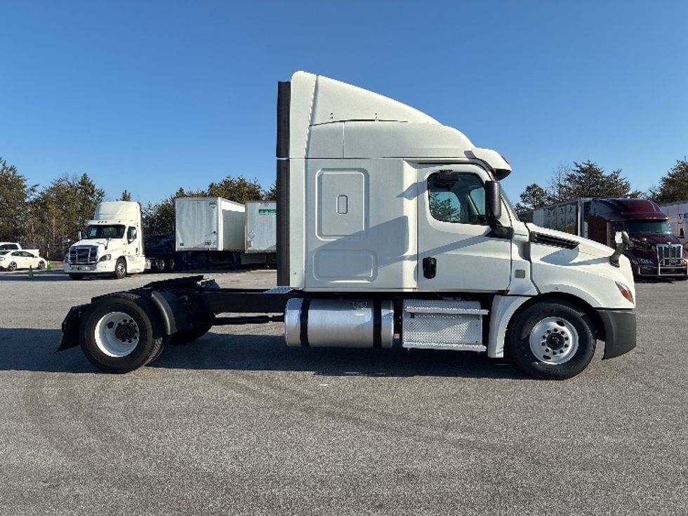 Sleeper Tractor-Heavy Duty Tractors-Freightliner-2020-T12642ST-Greenville-SC-577,584\n\t\tmiles-$ 46,250 - Image 8