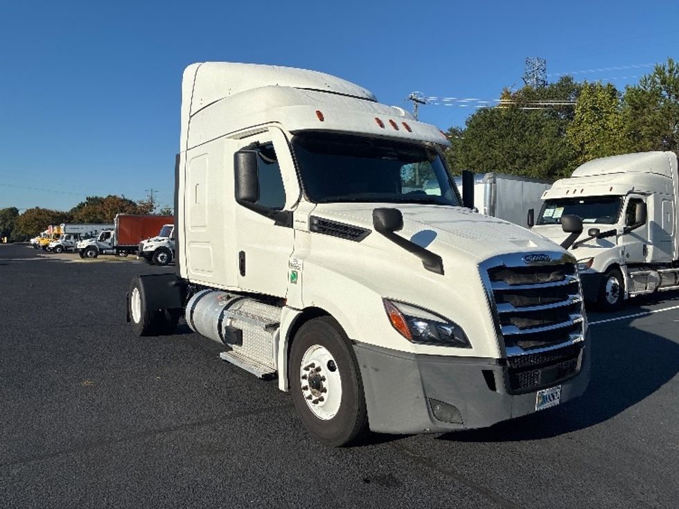 Sleeper Tractor-Heavy Duty Tractors-Freightliner-2020-T12642ST-Greenville-SC-579,273\n\t\tmiles-$ 55,750 - Image 1