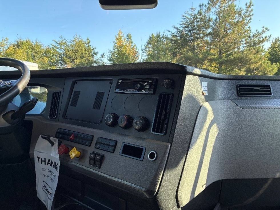 Sleeper Tractor-Heavy Duty Tractors-Freightliner-2020-T12642ST-Greenville-SC-579,273\n\t\tmiles-$ 55,750 - Image 12