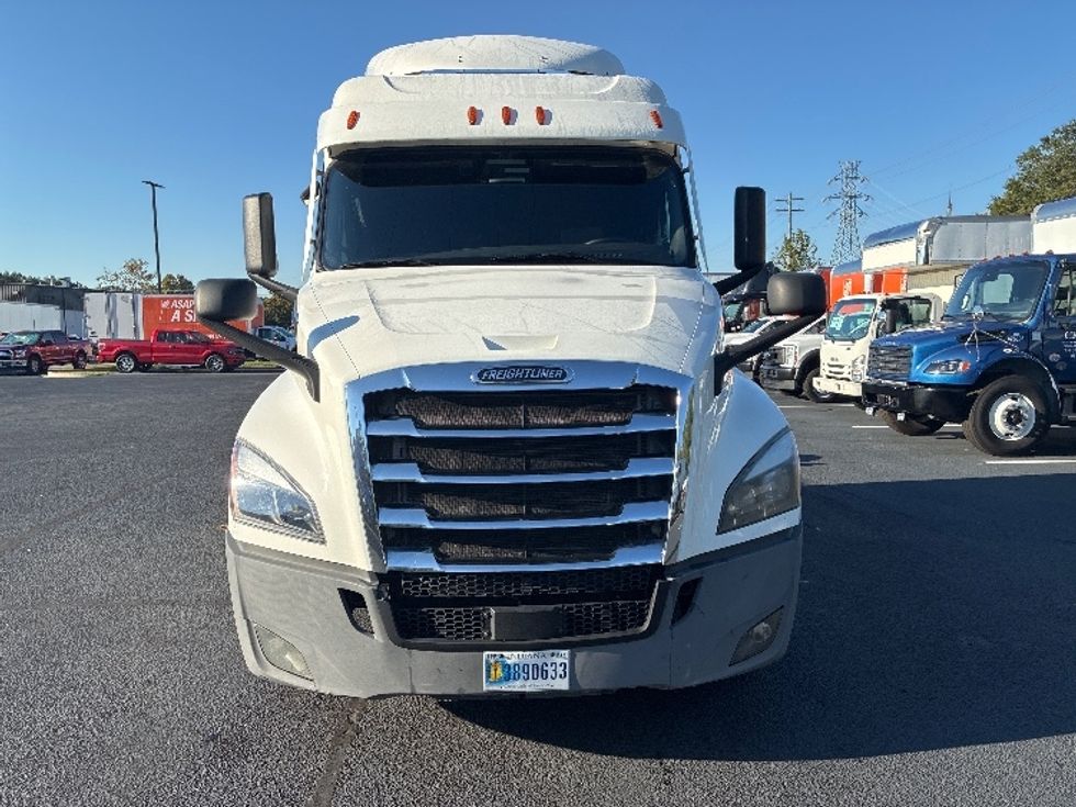 Sleeper Tractor-Heavy Duty Tractors-Freightliner-2020-T12642ST-Greenville-SC-579,273\n\t\tmiles-$ 55,750 - Image 2