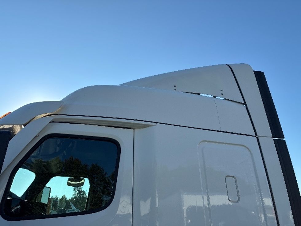 Sleeper Tractor-Heavy Duty Tractors-Freightliner-2020-T12642ST-Greenville-SC-579,273\n\t\tmiles-$ 55,750 - Image 22