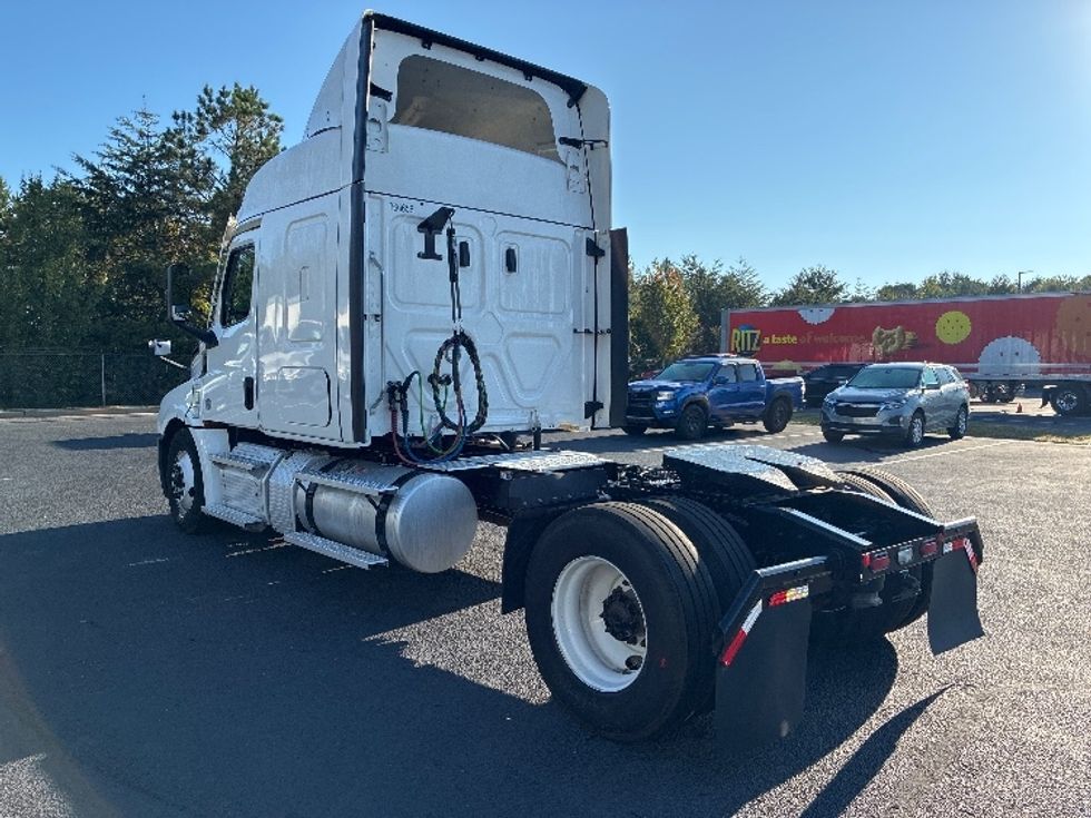Sleeper Tractor-Heavy Duty Tractors-Freightliner-2020-T12642ST-Greenville-SC-579,273\n\t\tmiles-$ 55,750 - Image 5