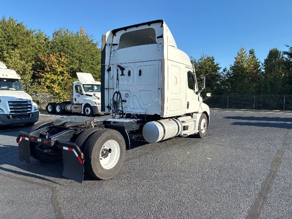 Sleeper Tractor-Heavy Duty Tractors-Freightliner-2020-T12642ST-Greenville-SC-579,273\n\t\tmiles-$ 55,750 - Image 7