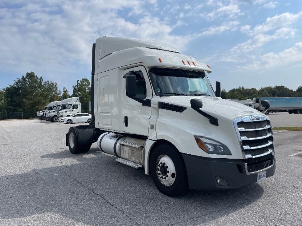 Sleeper Tractor-Heavy Duty Tractors-Freightliner-2020-T12642ST-Greenville-SC-687,795\n\t\tmiles-$ 45,250 - Image 1