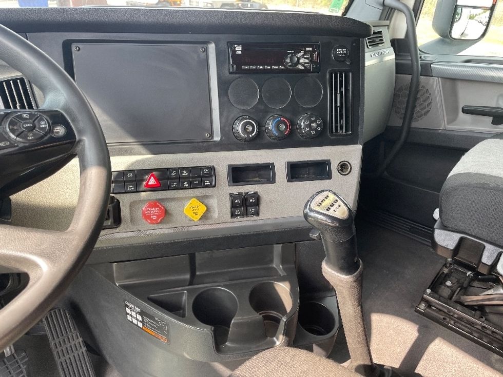 Sleeper Tractor-Heavy Duty Tractors-Freightliner-2020-T12642ST-Greenville-SC-687,795\n\t\tmiles-$ 45,250 - Image 12