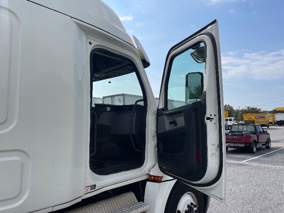 Sleeper Tractor-Heavy Duty Tractors-Freightliner-2020-T12642ST-Greenville-SC-687,795\n\t\tmiles-$ 45,250 - Image 13