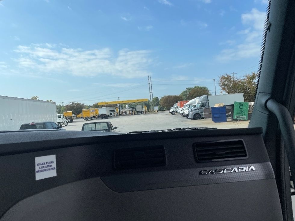 Sleeper Tractor-Heavy Duty Tractors-Freightliner-2020-T12642ST-Greenville-SC-687,795\n\t\tmiles-$ 45,250 - Image 14