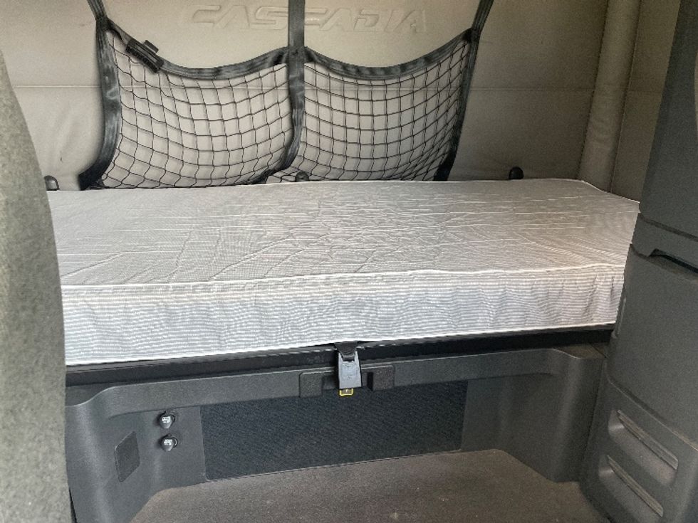 Sleeper Tractor-Heavy Duty Tractors-Freightliner-2020-T12642ST-Greenville-SC-687,795\n\t\tmiles-$ 45,250 - Image 16