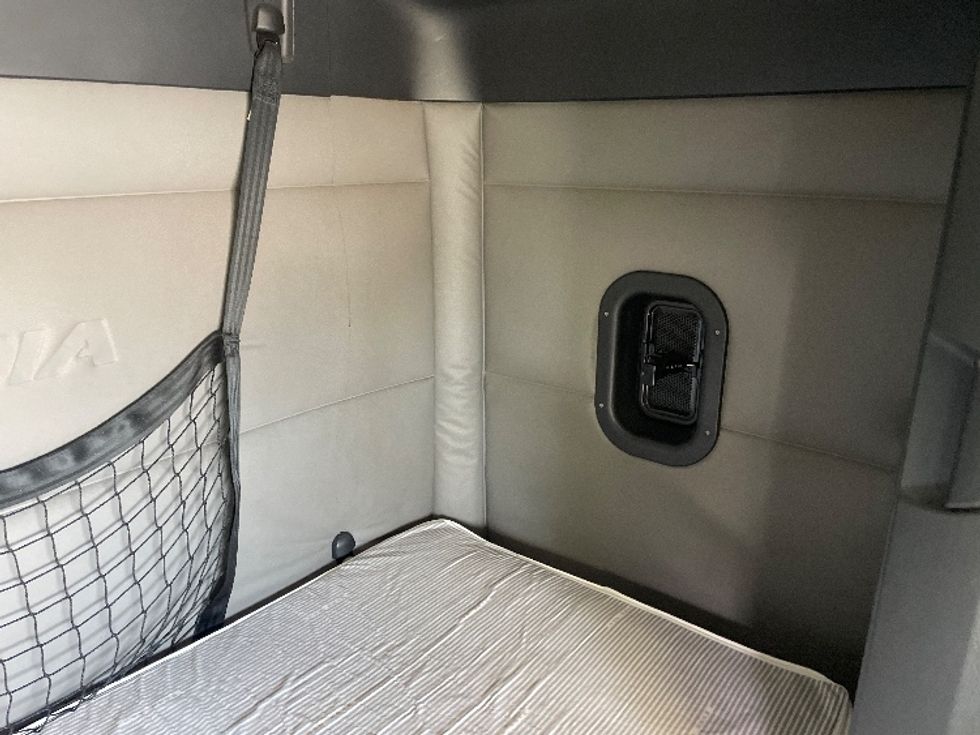 Sleeper Tractor-Heavy Duty Tractors-Freightliner-2020-T12642ST-Greenville-SC-687,795\n\t\tmiles-$ 45,250 - Image 18