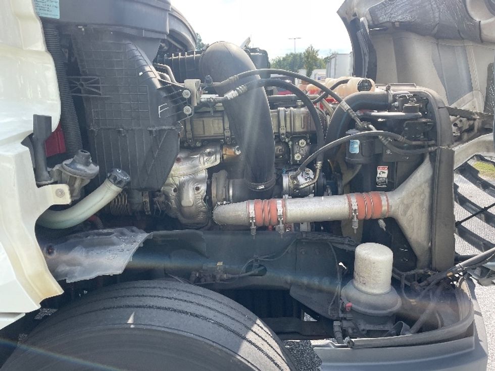 Sleeper Tractor-Heavy Duty Tractors-Freightliner-2020-T12642ST-Greenville-SC-687,795\n\t\tmiles-$ 45,250 - Image 20