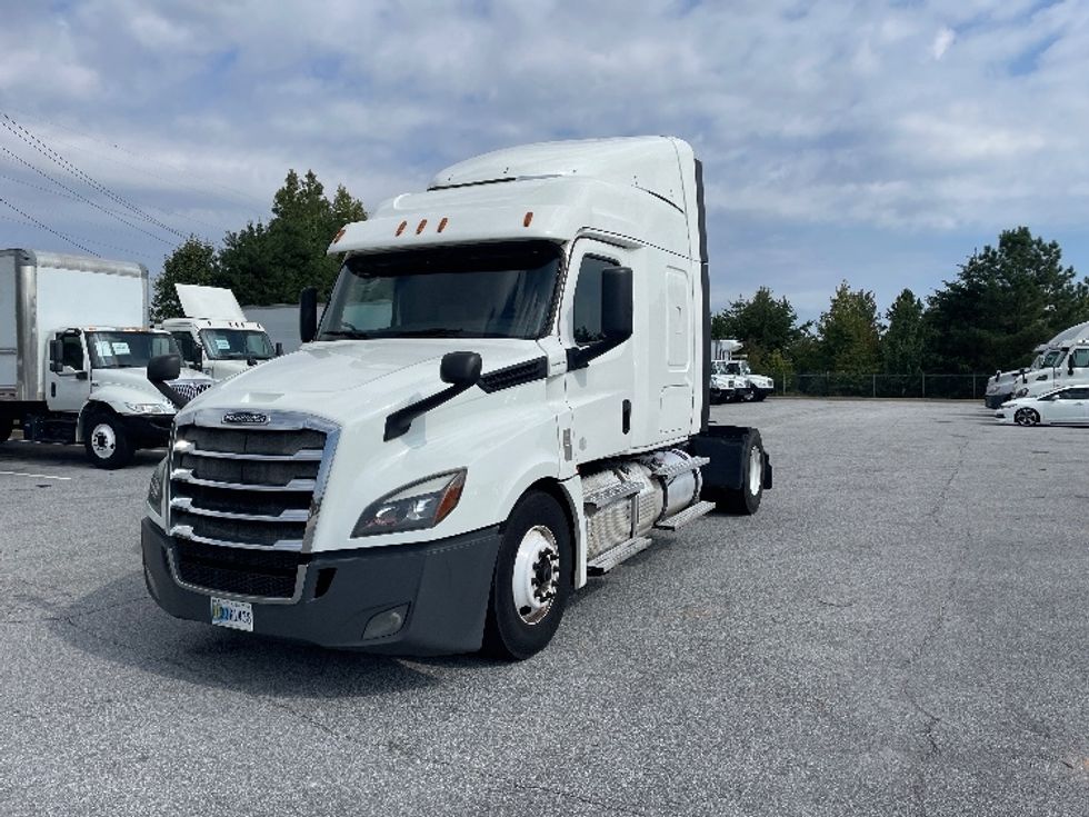 Sleeper Tractor-Heavy Duty Tractors-Freightliner-2020-T12642ST-Greenville-SC-687,795\n\t\tmiles-$ 45,250 - Image 3