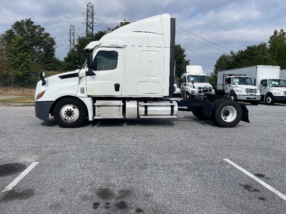 Sleeper Tractor-Heavy Duty Tractors-Freightliner-2020-T12642ST-Greenville-SC-687,795\n\t\tmiles-$ 45,250 - Image 4