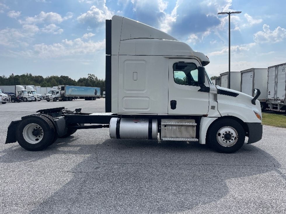Sleeper Tractor-Heavy Duty Tractors-Freightliner-2020-T12642ST-Greenville-SC-687,795\n\t\tmiles-$ 45,250 - Image 8