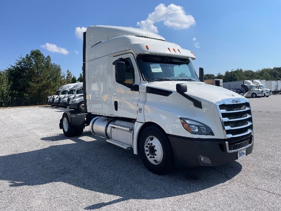 Sleeper Tractor-Heavy Duty Tractors-Freightliner-2020-T12642ST-Greenville-SC-774,943\n\t\tmiles-$ 32,750 - Image 1