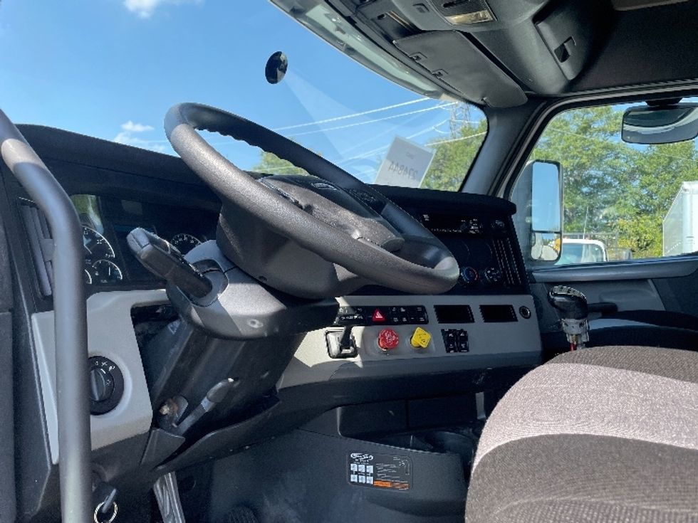 Sleeper Tractor-Heavy Duty Tractors-Freightliner-2020-T12642ST-Greenville-SC-774,943\n\t\tmiles-$ 32,750 - Image 10