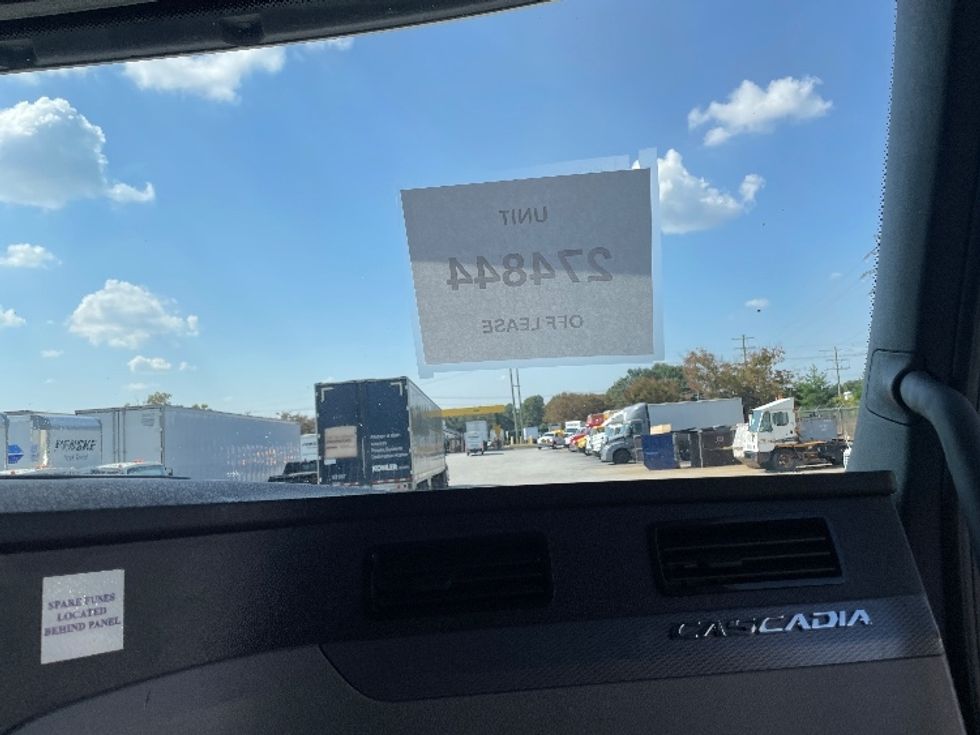 Sleeper Tractor-Heavy Duty Tractors-Freightliner-2020-T12642ST-Greenville-SC-774,943\n\t\tmiles-$ 32,750 - Image 14