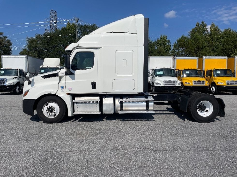 Sleeper Tractor-Heavy Duty Tractors-Freightliner-2020-T12642ST-Greenville-SC-774,943\n\t\tmiles-$ 32,750 - Image 4