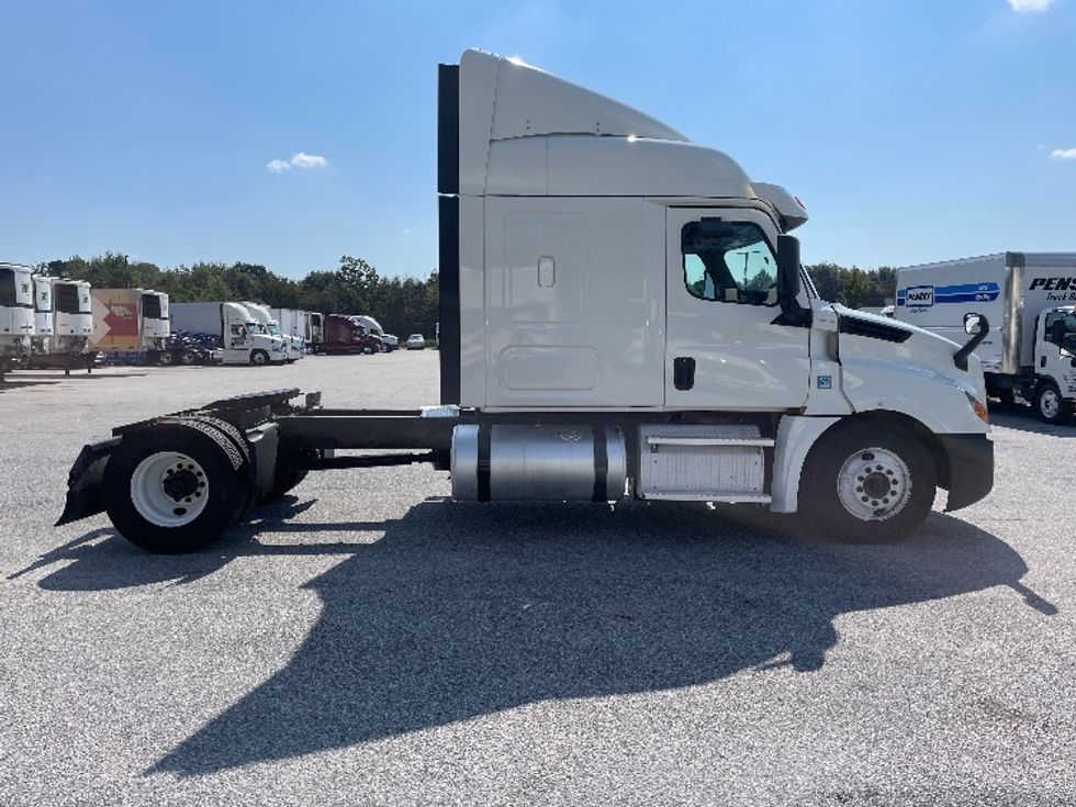 Sleeper Tractor-Heavy Duty Tractors-Freightliner-2020-T12642ST-Greenville-SC-774,943\n\t\tmiles-$ 32,750 - Image 8