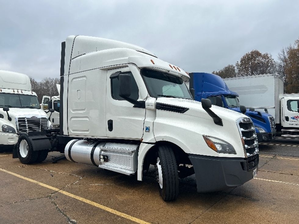 Sleeper Tractor-Heavy Duty Tractors-Freightliner-2020-T12642ST-Memphis-TN-679,255\n\t\tmiles-$ 12,000 - Image 1