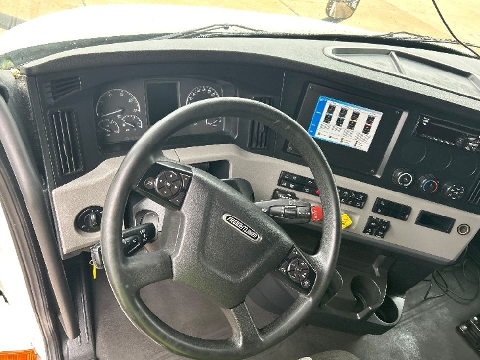 Sleeper Tractor-Heavy Duty Tractors-Freightliner-2020-T12642ST-Memphis-TN-679,255\n\t\tmiles-$ 12,000 - Image 11