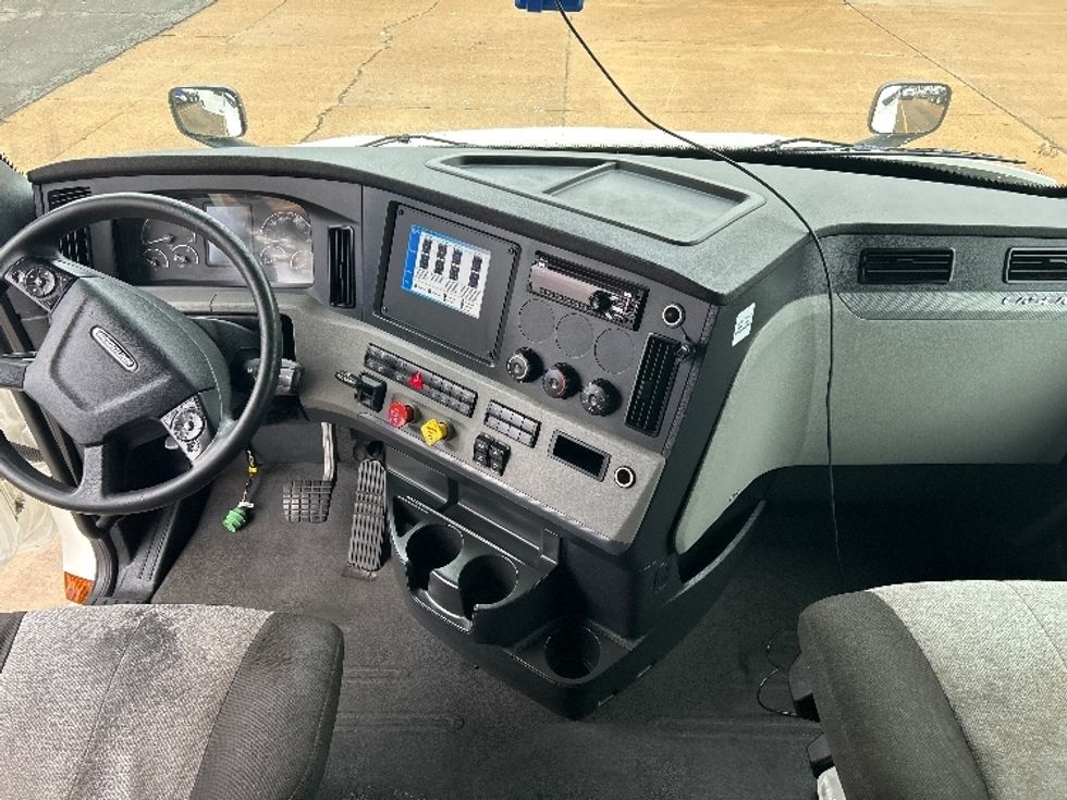 Sleeper Tractor-Heavy Duty Tractors-Freightliner-2020-T12642ST-Memphis-TN-679,255\n\t\tmiles-$ 12,000 - Image 12