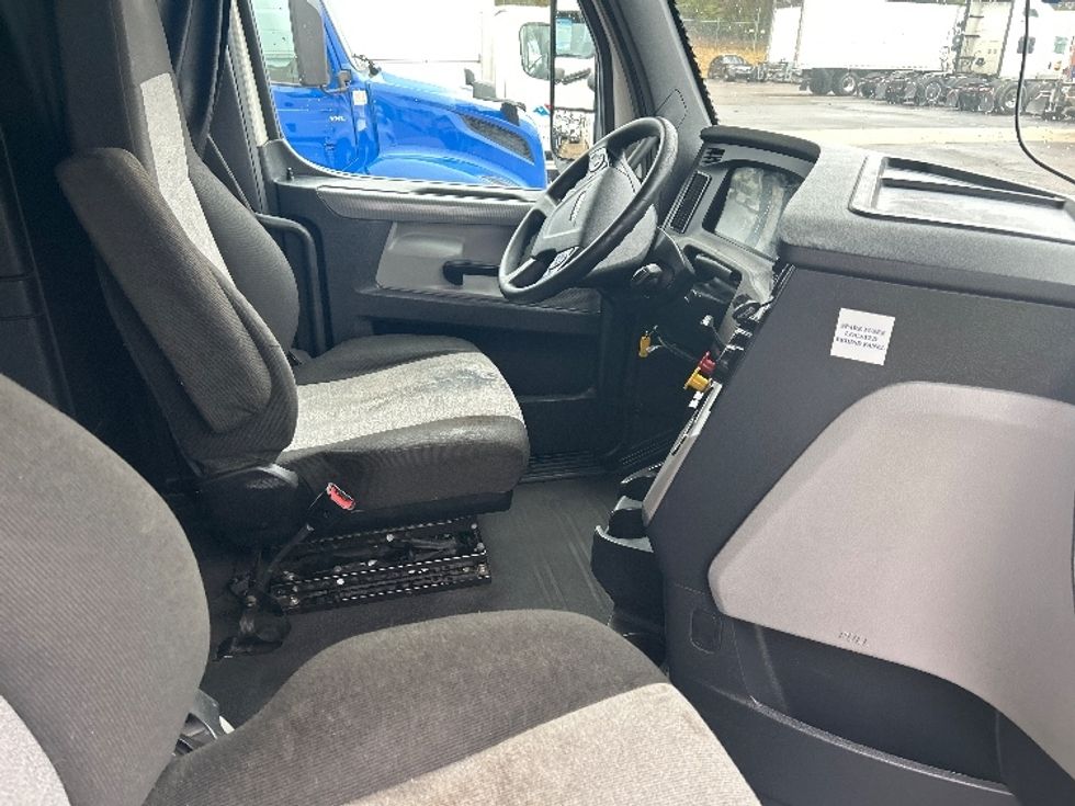 Sleeper Tractor-Heavy Duty Tractors-Freightliner-2020-T12642ST-Memphis-TN-679,255\n\t\tmiles-$ 12,000 - Image 15