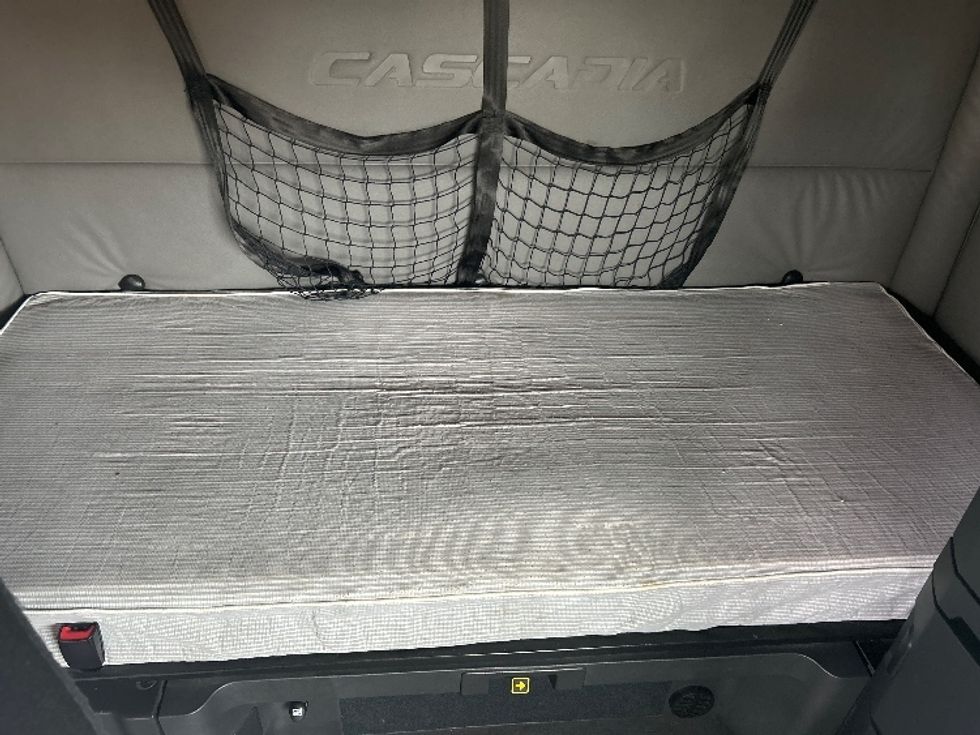 Sleeper Tractor-Heavy Duty Tractors-Freightliner-2020-T12642ST-Memphis-TN-679,255\n\t\tmiles-$ 12,000 - Image 17