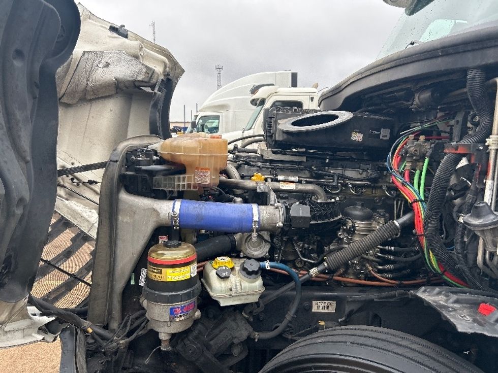 Sleeper Tractor-Heavy Duty Tractors-Freightliner-2020-T12642ST-Memphis-TN-679,255\n\t\tmiles-$ 12,000 - Image 21