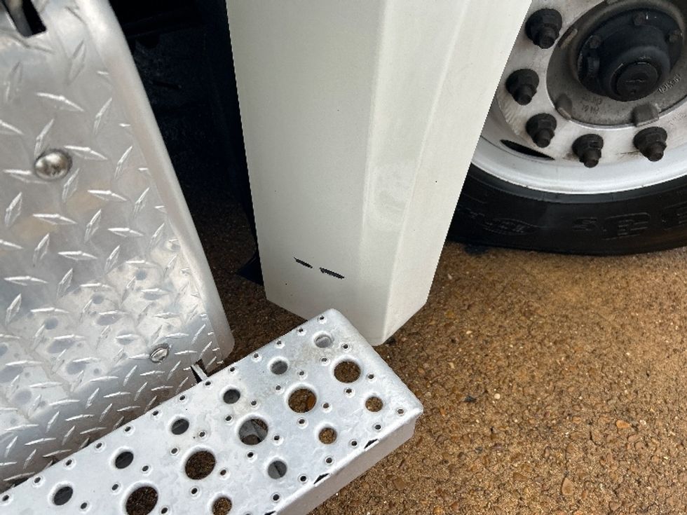 Sleeper Tractor-Heavy Duty Tractors-Freightliner-2020-T12642ST-Memphis-TN-679,255\n\t\tmiles-$ 12,000 - Image 23