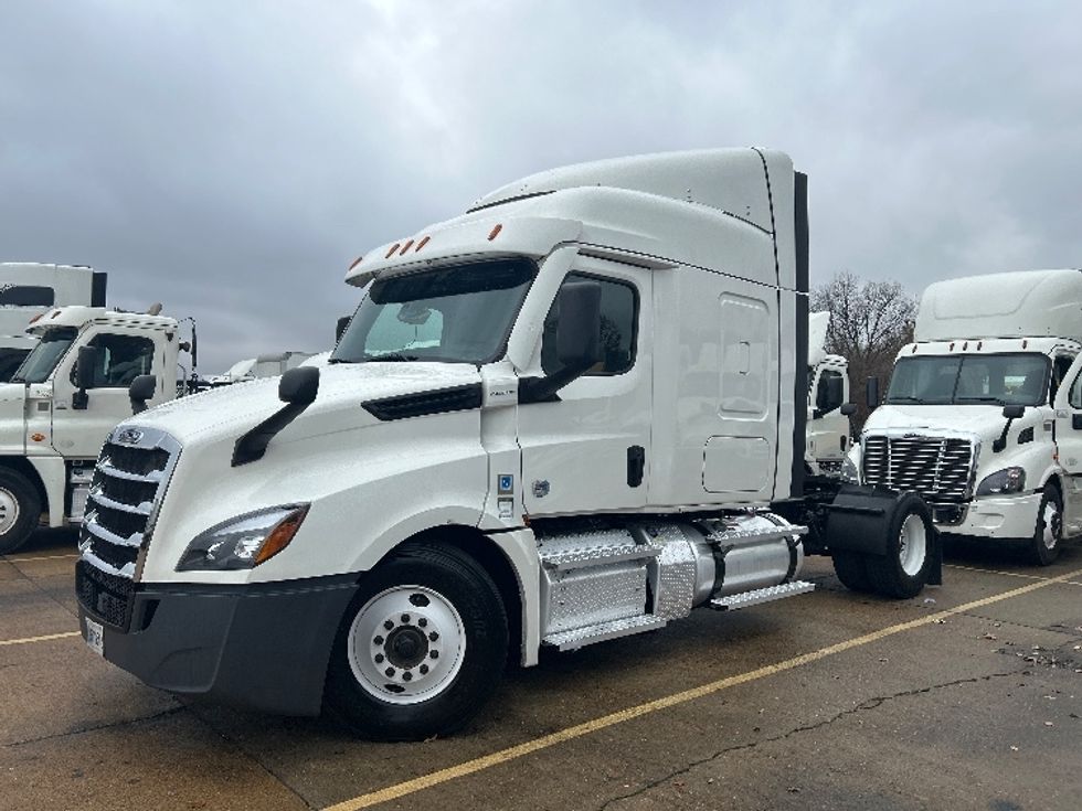 Sleeper Tractor-Heavy Duty Tractors-Freightliner-2020-T12642ST-Memphis-TN-679,255\n\t\tmiles-$ 12,000 - Image 3