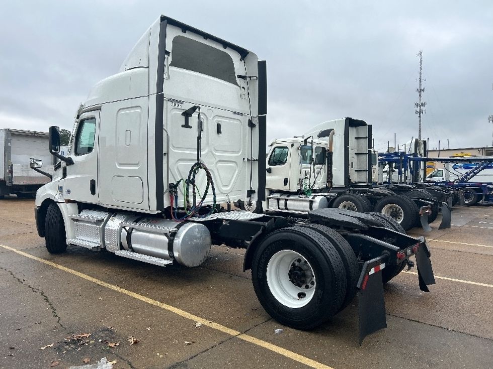 Sleeper Tractor-Heavy Duty Tractors-Freightliner-2020-T12642ST-Memphis-TN-679,255\n\t\tmiles-$ 12,000 - Image 5