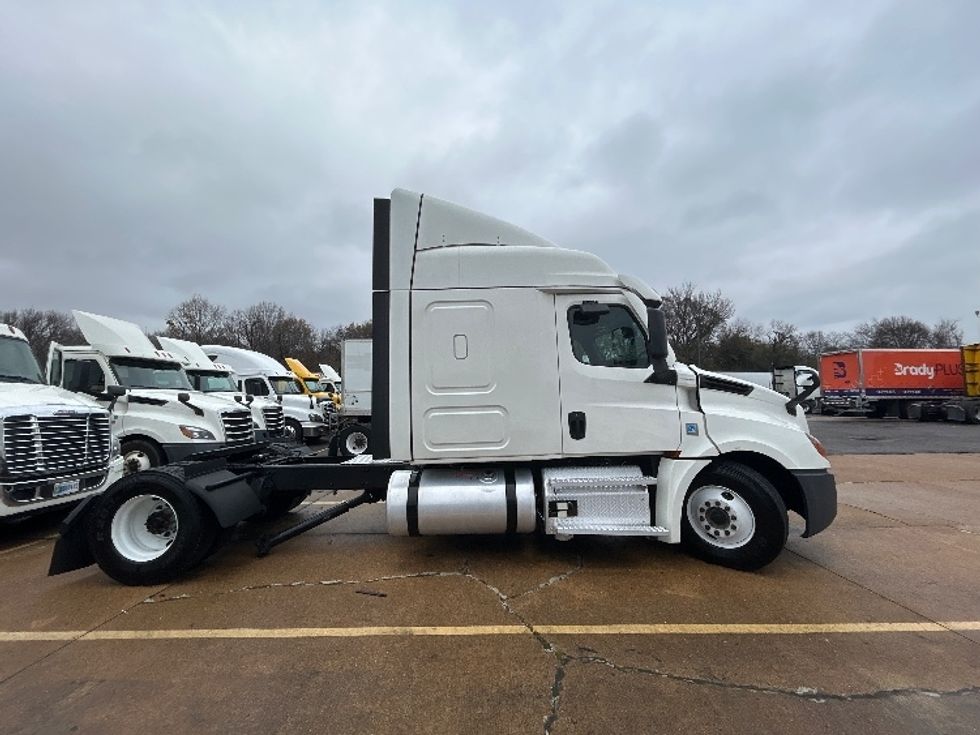 Sleeper Tractor-Heavy Duty Tractors-Freightliner-2020-T12642ST-Memphis-TN-679,255\n\t\tmiles-$ 12,000 - Image 8