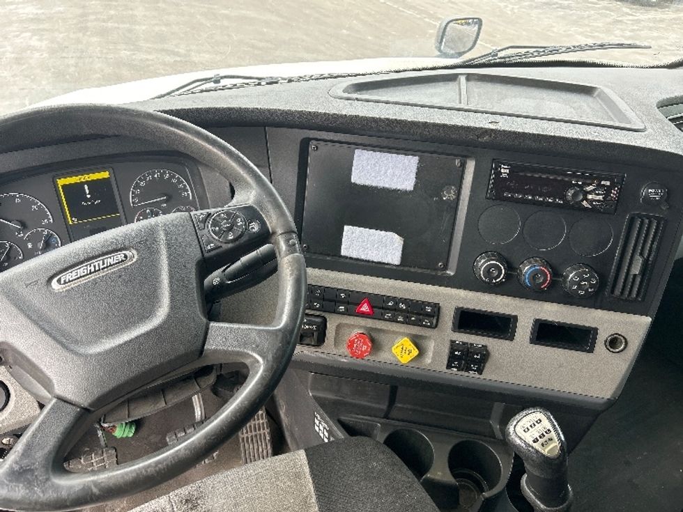 Sleeper Tractor-Heavy Duty Tractors-Freightliner-2020-T12642ST-Swedesboro-NJ-493,587\n\t\tmiles-$ 51,750 - Image 11