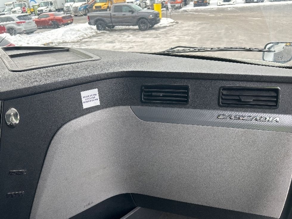 Sleeper Tractor-Heavy Duty Tractors-Freightliner-2020-T12642ST-Swedesboro-NJ-493,587\n\t\tmiles-$ 51,750 - Image 14