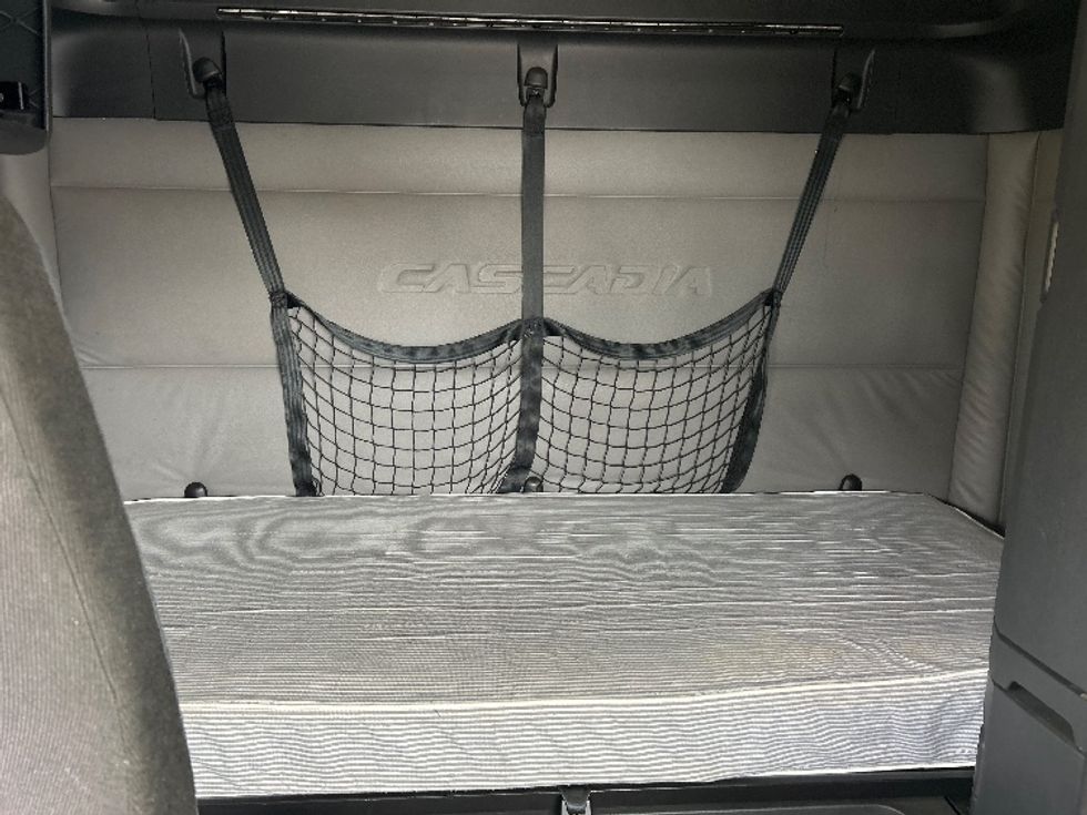 Sleeper Tractor-Heavy Duty Tractors-Freightliner-2020-T12642ST-Swedesboro-NJ-493,587\n\t\tmiles-$ 51,750 - Image 16