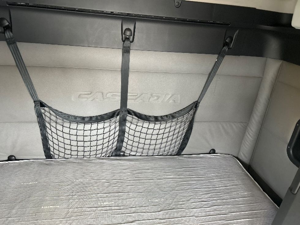 Sleeper Tractor-Heavy Duty Tractors-Freightliner-2020-T12642ST-Swedesboro-NJ-493,587\n\t\tmiles-$ 51,750 - Image 17