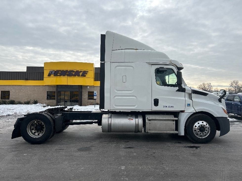 Sleeper Tractor-Heavy Duty Tractors-Freightliner-2020-T12642ST-Swedesboro-NJ-493,587\n\t\tmiles-$ 51,750 - Image 8