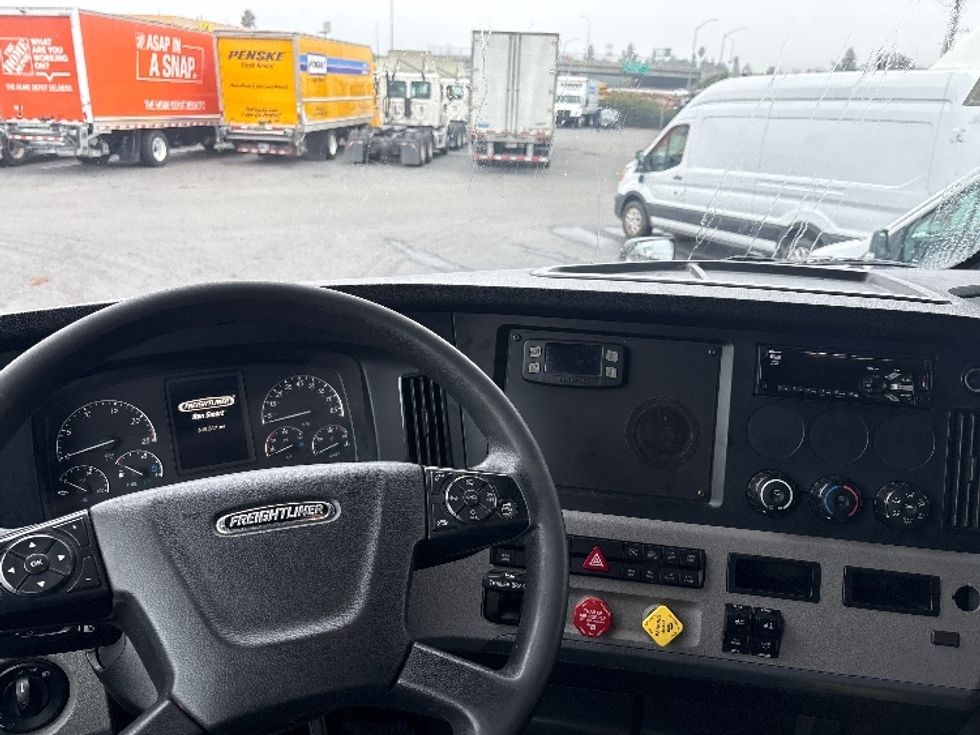 Sleeper Tractor-Heavy Duty Tractors-Freightliner-2020-T12642ST-West Sacramento-CA-619,317\n\t\tmiles-$ 48,000 - Image 11