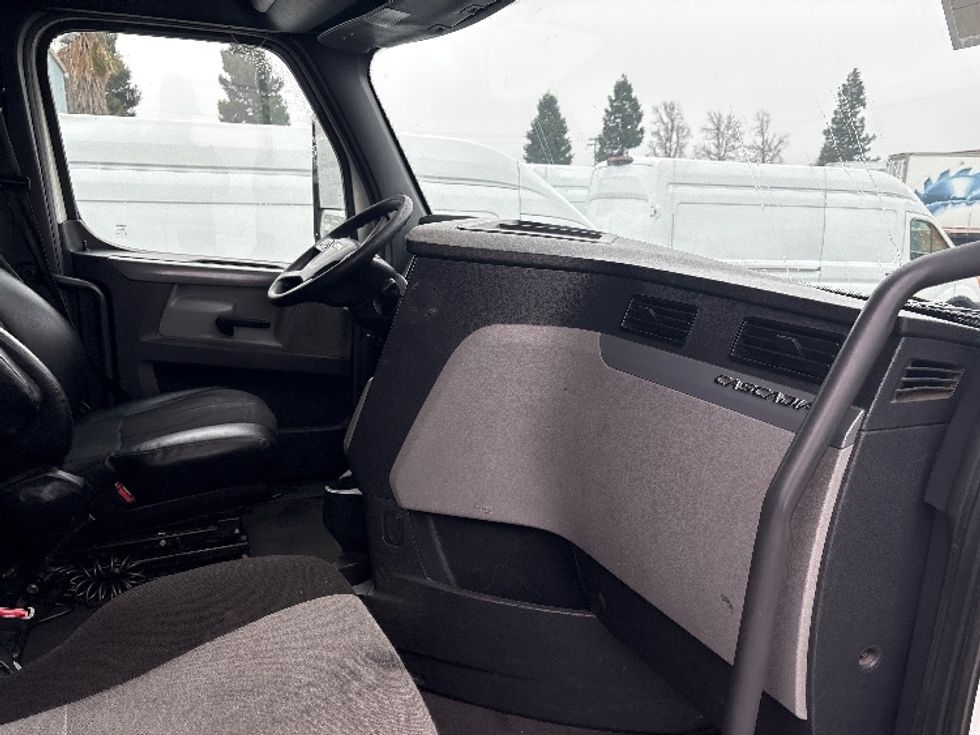 Sleeper Tractor-Heavy Duty Tractors-Freightliner-2020-T12642ST-West Sacramento-CA-619,317\n\t\tmiles-$ 48,000 - Image 15