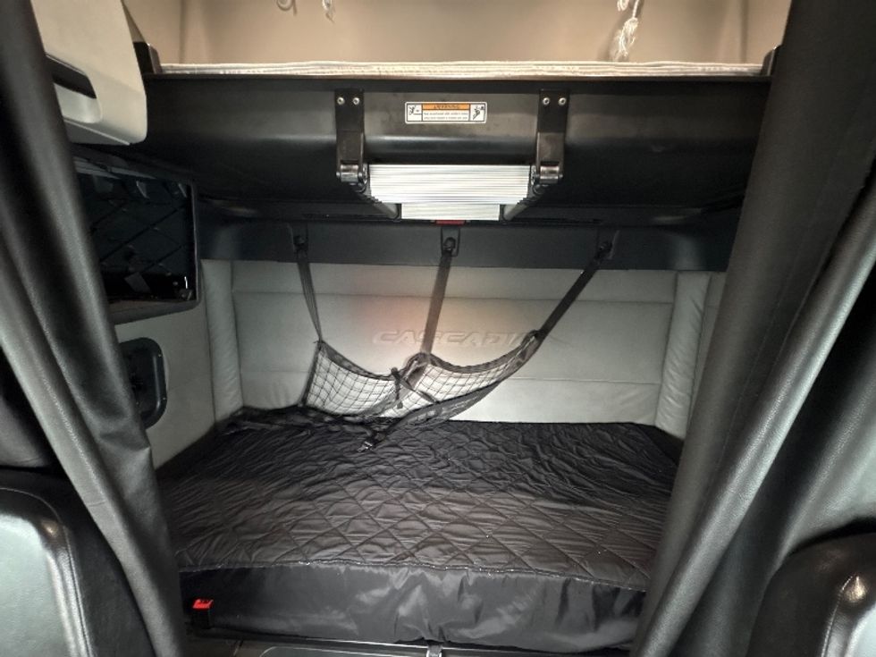 Sleeper Tractor-Heavy Duty Tractors-Freightliner-2020-T12642ST-West Sacramento-CA-619,317\n\t\tmiles-$ 48,000 - Image 16