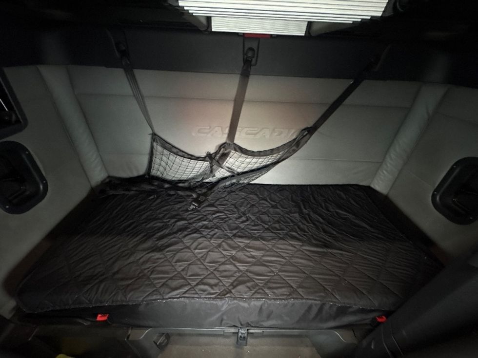 Sleeper Tractor-Heavy Duty Tractors-Freightliner-2020-T12642ST-West Sacramento-CA-619,317\n\t\tmiles-$ 48,000 - Image 17