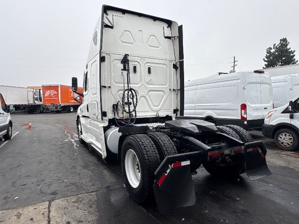 Sleeper Tractor-Heavy Duty Tractors-Freightliner-2020-T12642ST-West Sacramento-CA-619,317\n\t\tmiles-$ 48,000 - Image 5