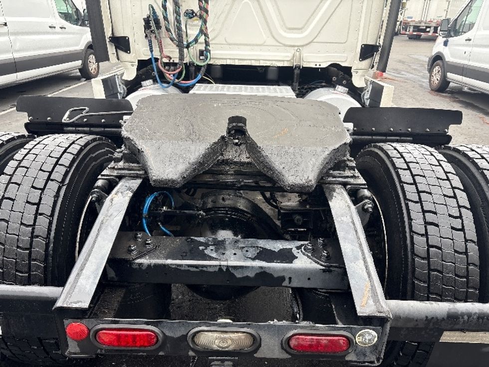 Sleeper Tractor-Heavy Duty Tractors-Freightliner-2020-T12642ST-West Sacramento-CA-619,317\n\t\tmiles-$ 48,000 - Image 6