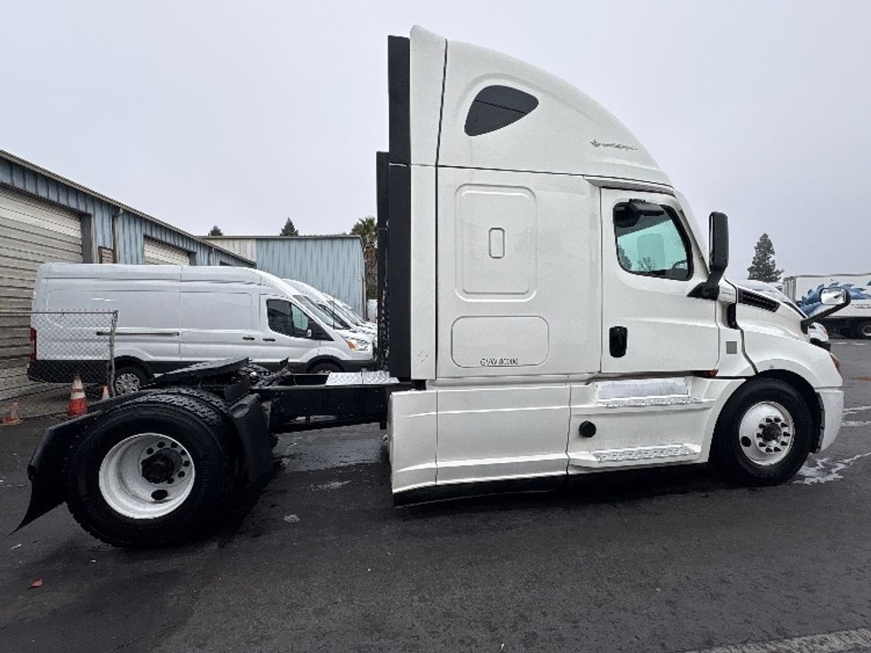 Sleeper Tractor-Heavy Duty Tractors-Freightliner-2020-T12642ST-West Sacramento-CA-619,317\n\t\tmiles-$ 48,000 - Image 8