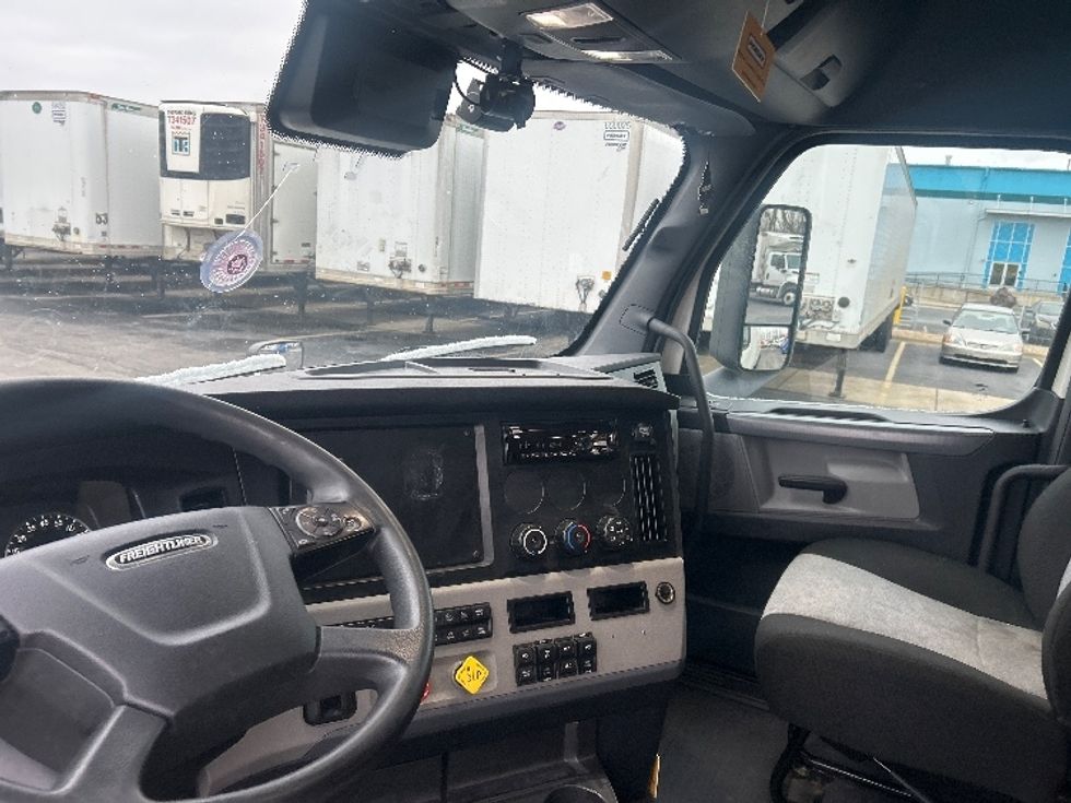 Sleeper Tractor-Heavy Duty Tractors-Freightliner-2020-T12662ST-Obetz-OH-476,000\n\t\tmiles-$ 54,750 - Image 10