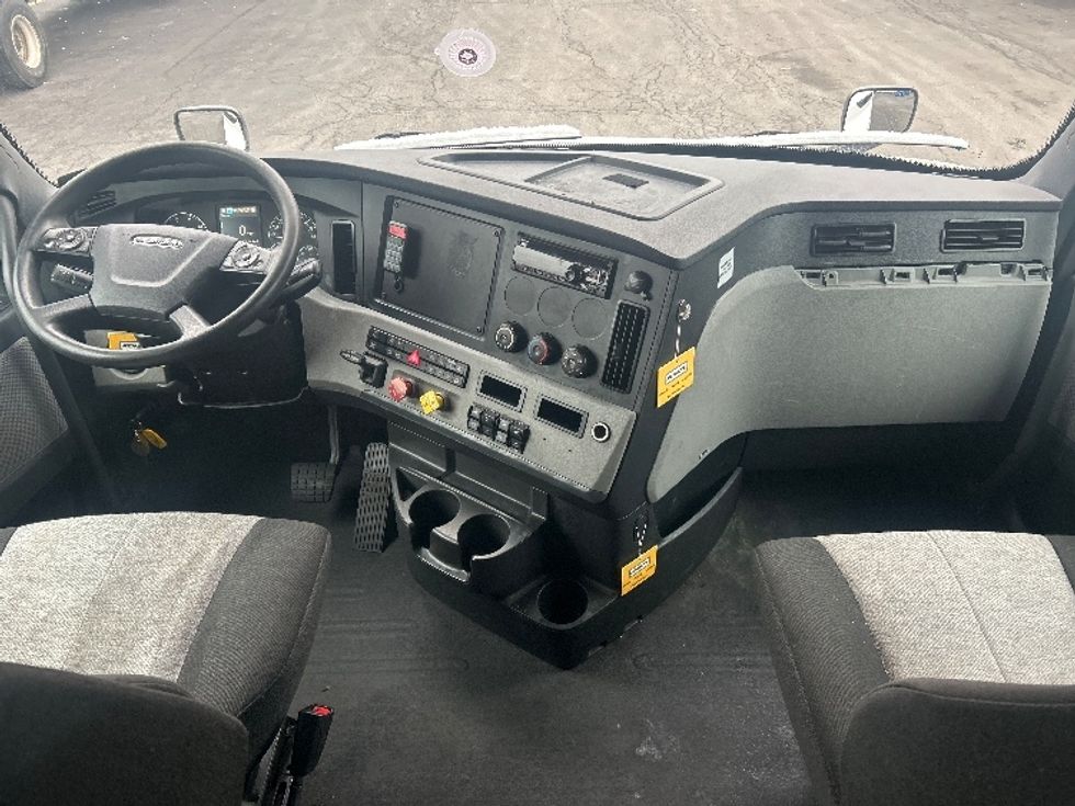 Sleeper Tractor-Heavy Duty Tractors-Freightliner-2020-T12662ST-Obetz-OH-476,000\n\t\tmiles-$ 54,750 - Image 12